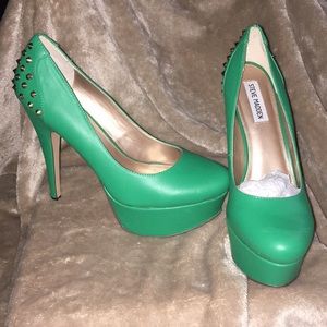 Steve Madden Green Pumps With Gold Spikes Size 11